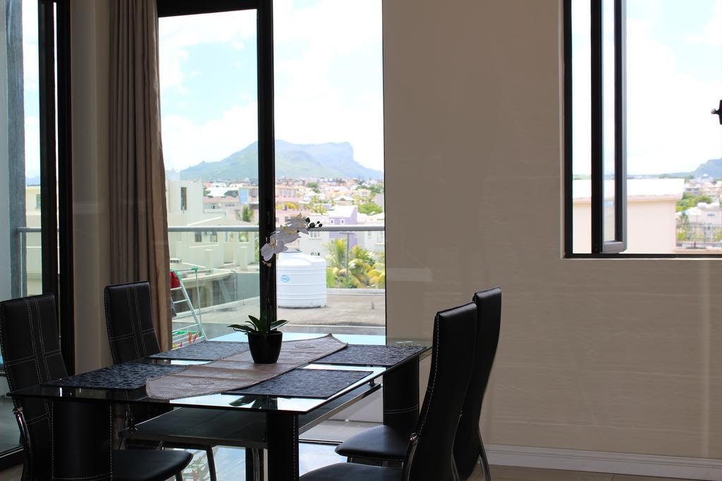 Flic En Flac Beach Penthouse Екстериор снимка